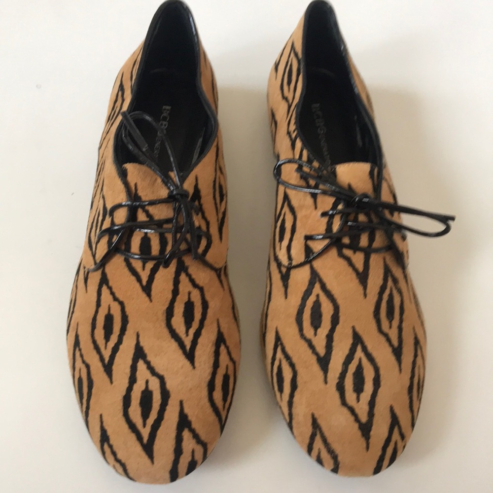 BCBGeneration Lesleigh Flat Oxford Size 9